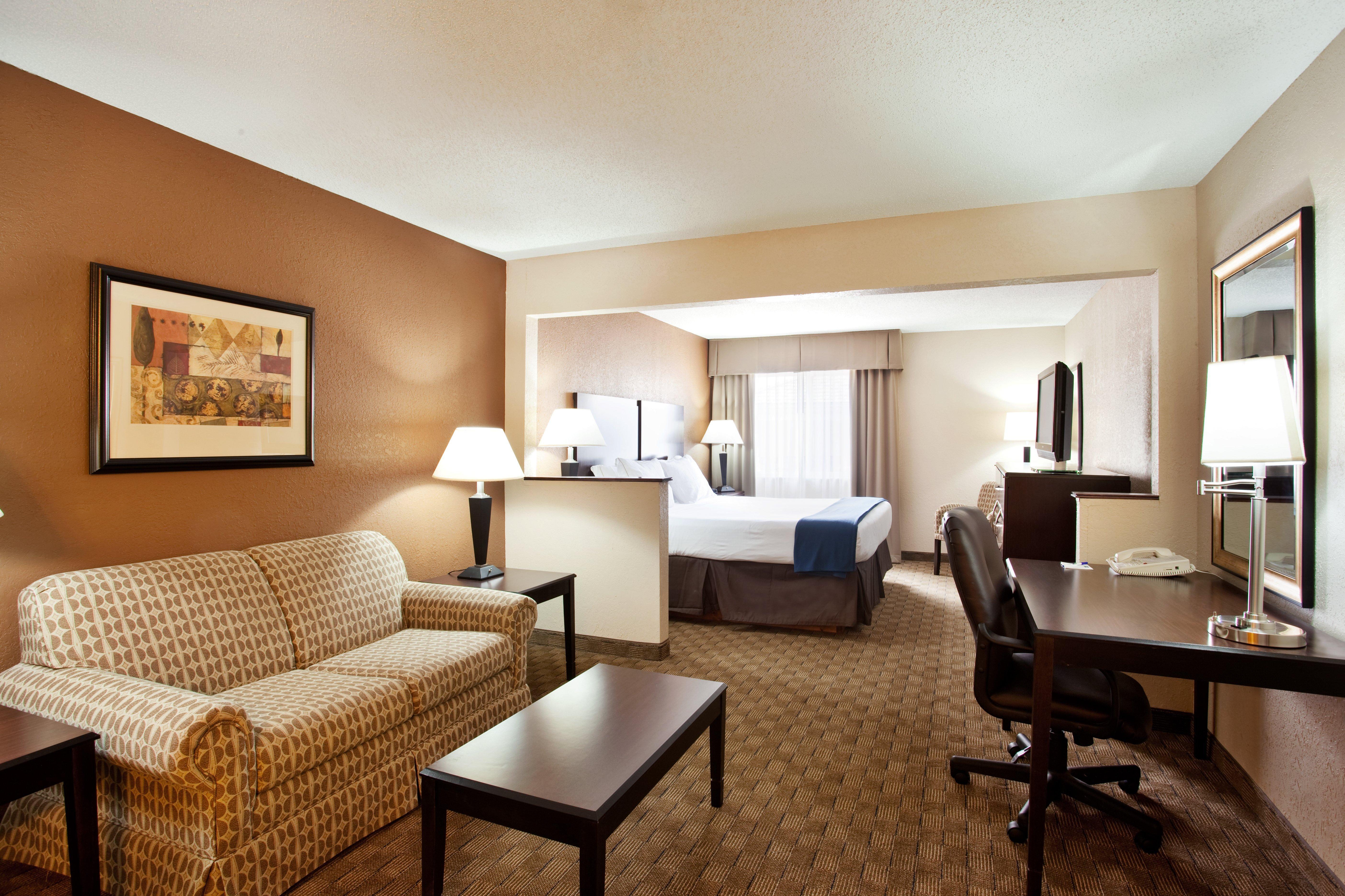 Holiday Inn Express Tuscola Room photo
